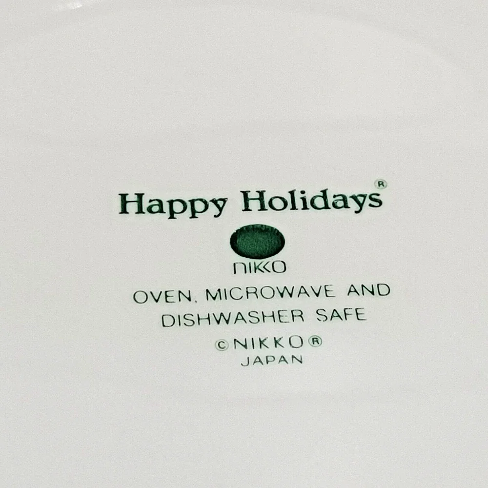 Nikko Happy Holidays Christmas Swirl Dinner Plates 10.75